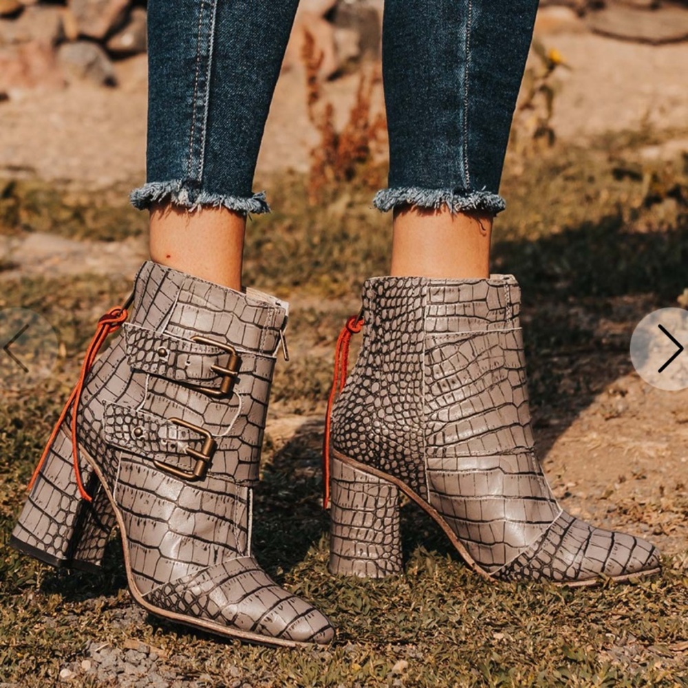 FREEBIRD BY STEVEN JOEY BOOTS IN STONE CROCO LEATHER W/FLARED WRAP HEEL SIZE 8 - Picture 10 of 16